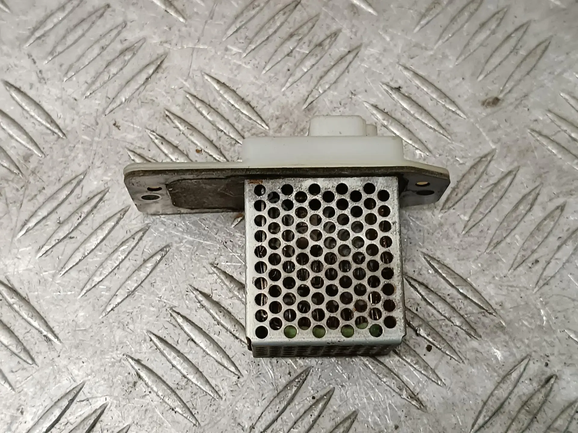 Резистор печки MR460435