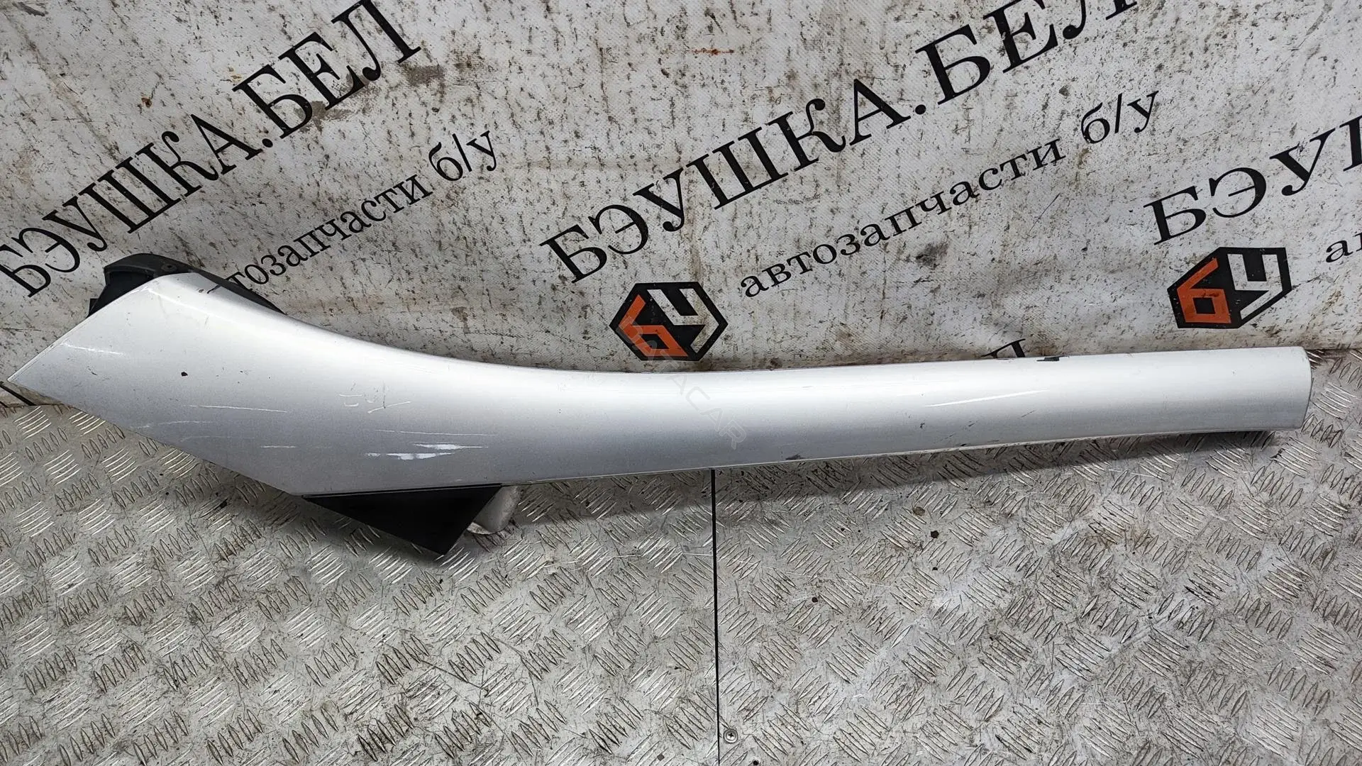 Молдинг лобового стекла 768351859R