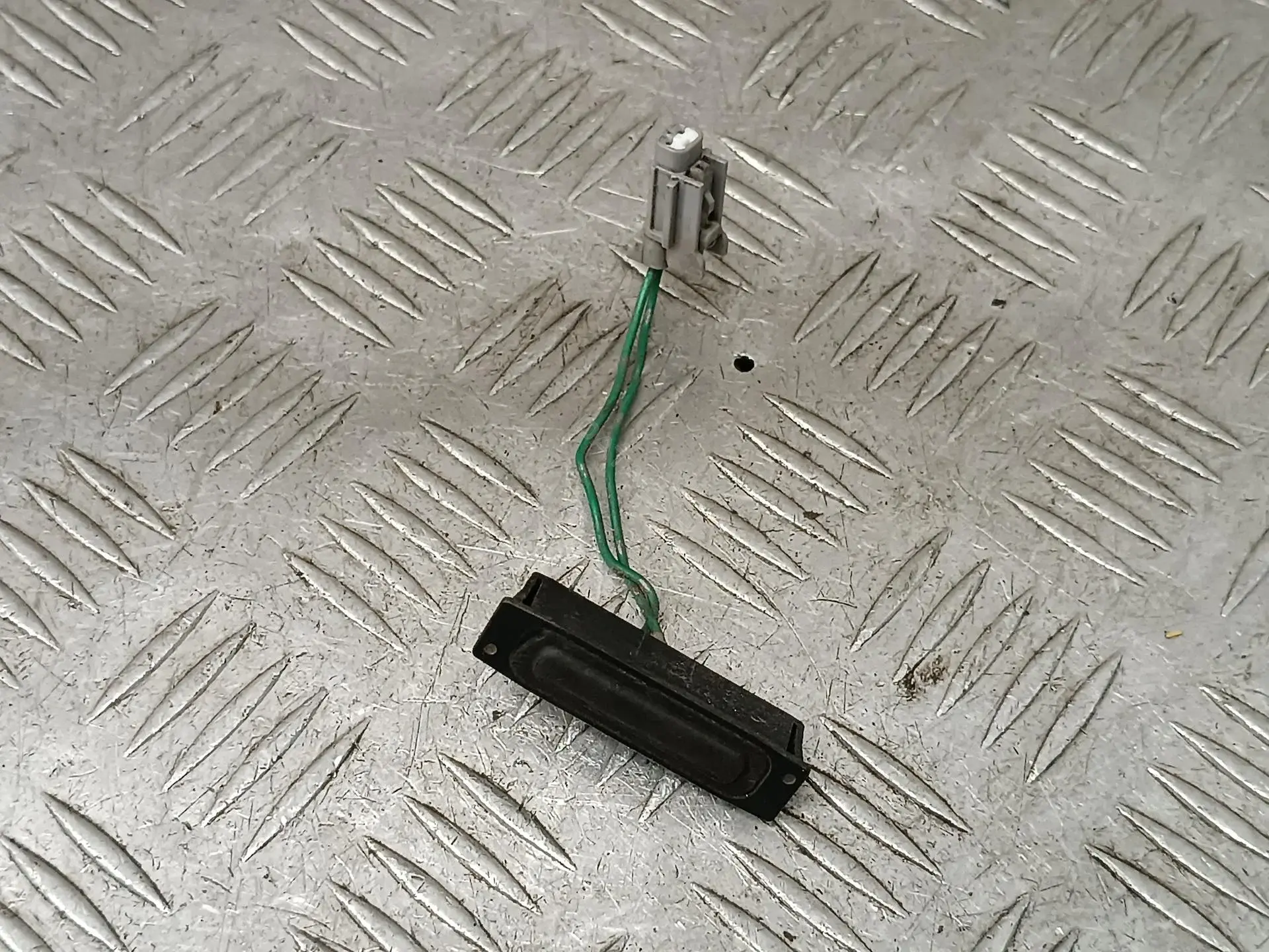 Кнопка крышки багажника 11BUT380RA, 11BUT906RA, 16SKV256
