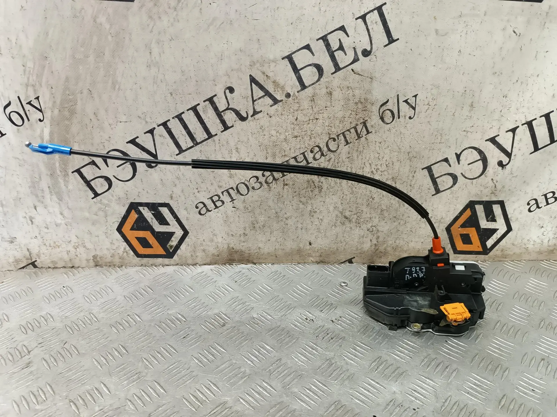 Замок двери 13210749