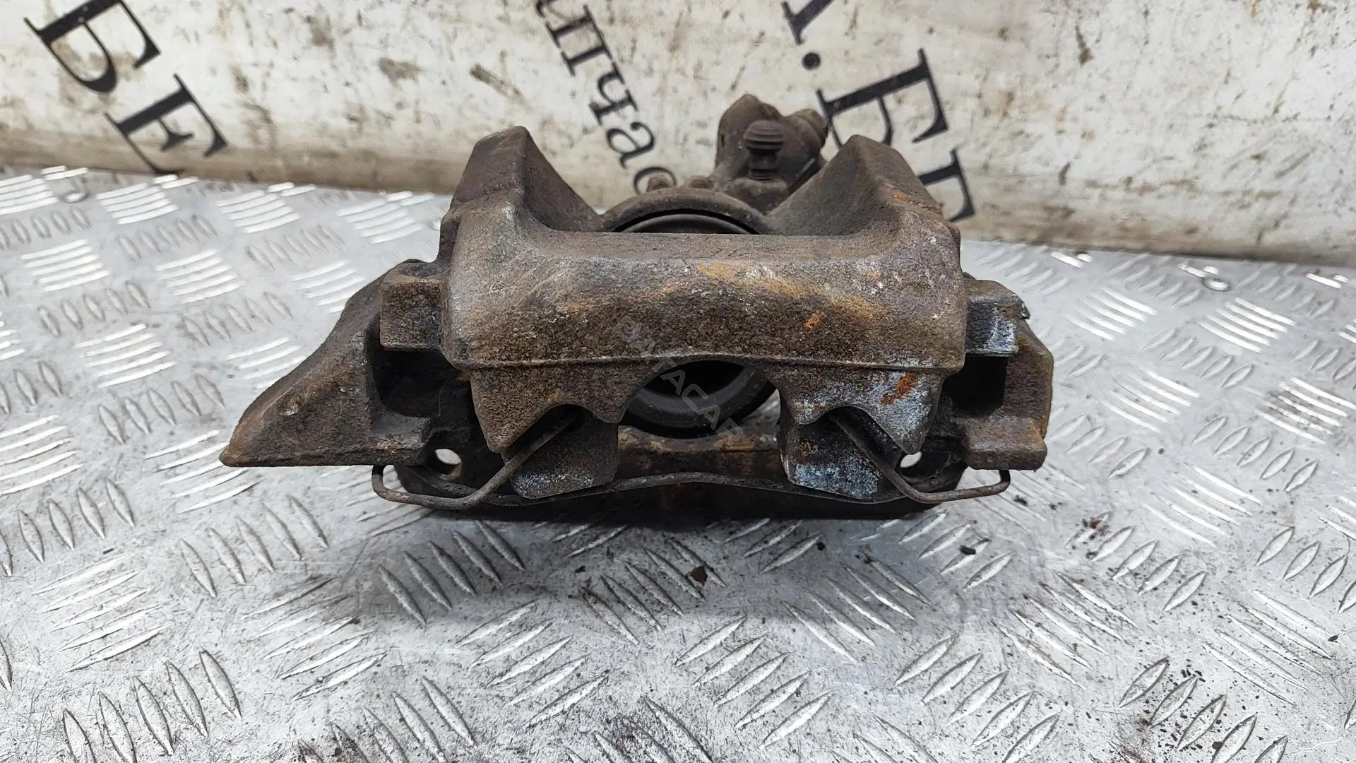 Суппорт тормозной 4401R4