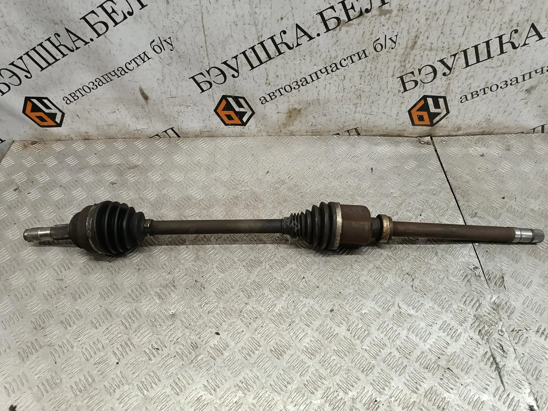 Приводной вал / Полуось 1581976SX, 1582007SX, 1608505580