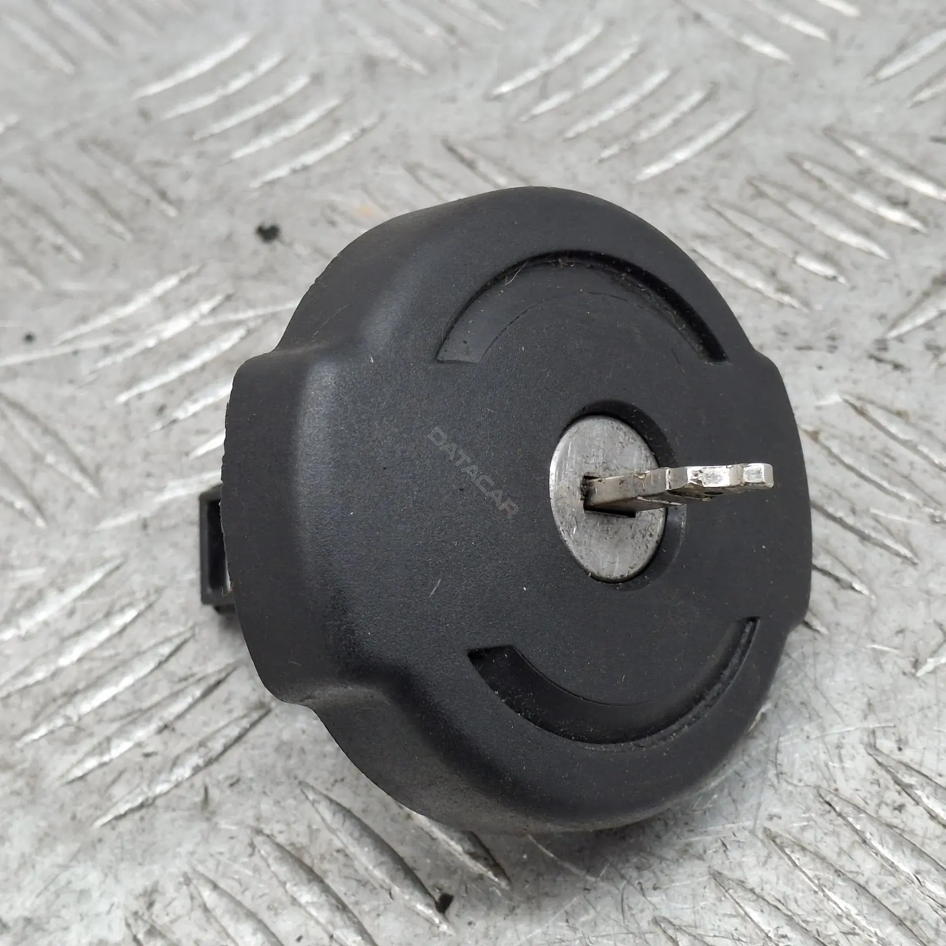 Крышка топливного бака 1508L7