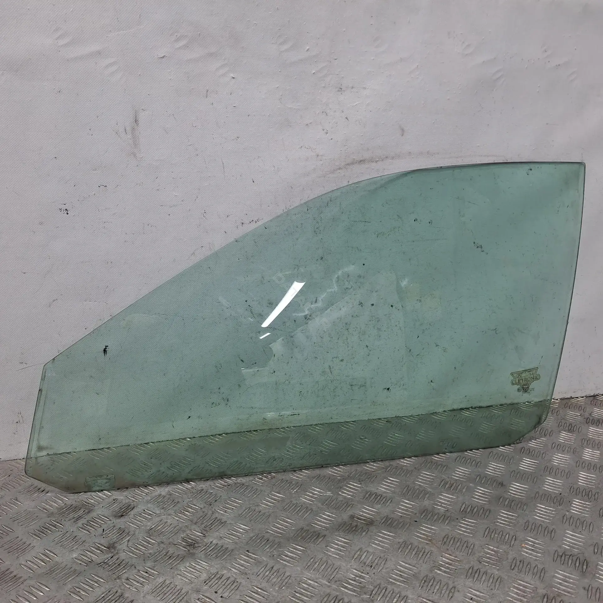 Стекло двери 22653HG, 410007908, 8D0845201