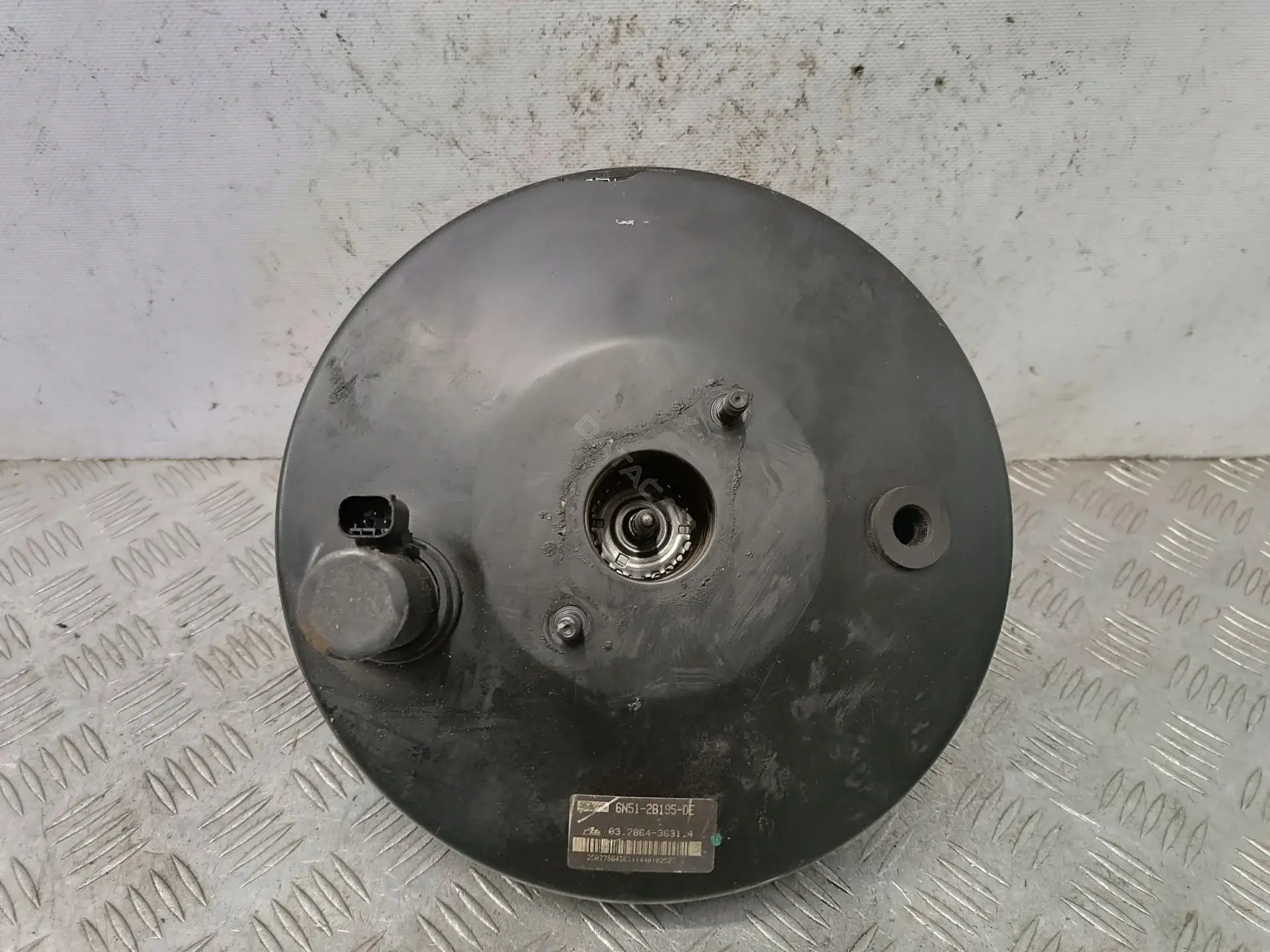 Вакуумный усилитель тормозов 6N512B195AB
