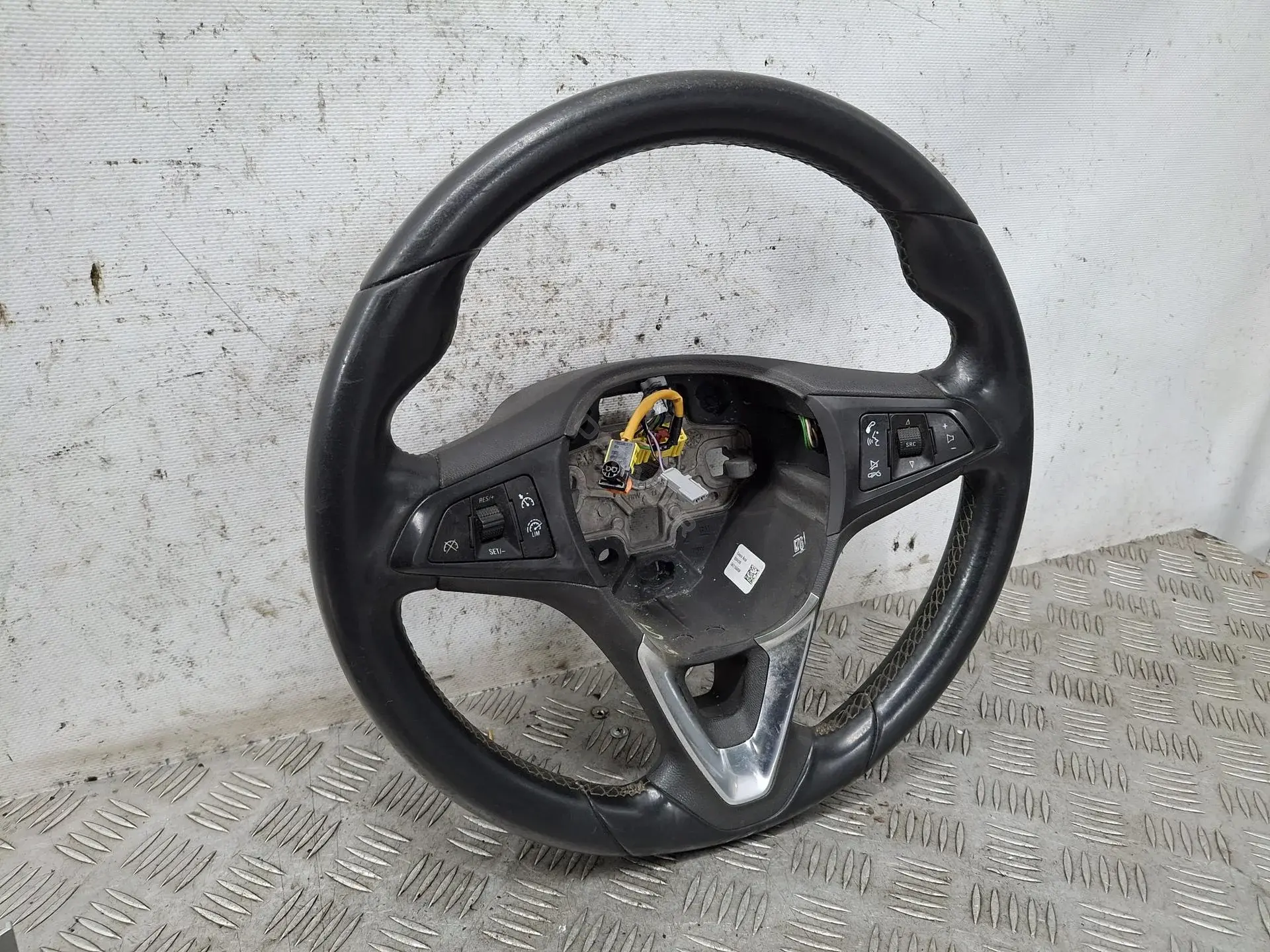 Руль 13351021
