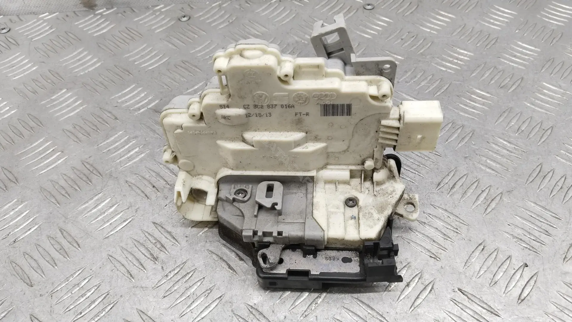 Замок двери CZ3C2837016A