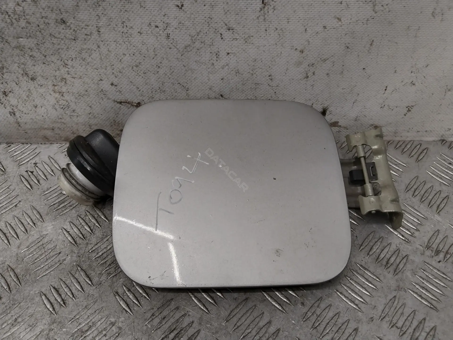 Крышка лючка топливного бака G8830EY1MA