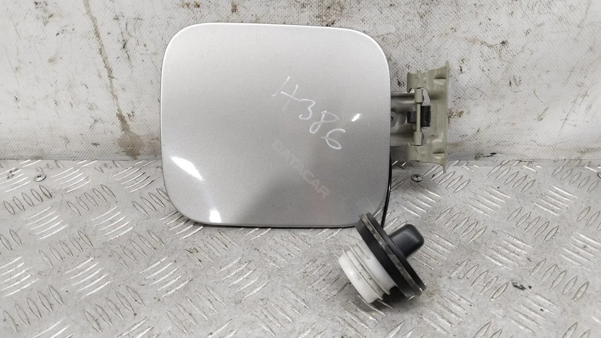 Крышка лючка топливного бака G8830JD0M0