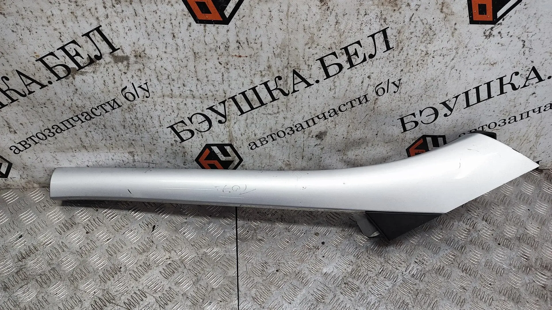 Молдинг лобового стекла 768349558R