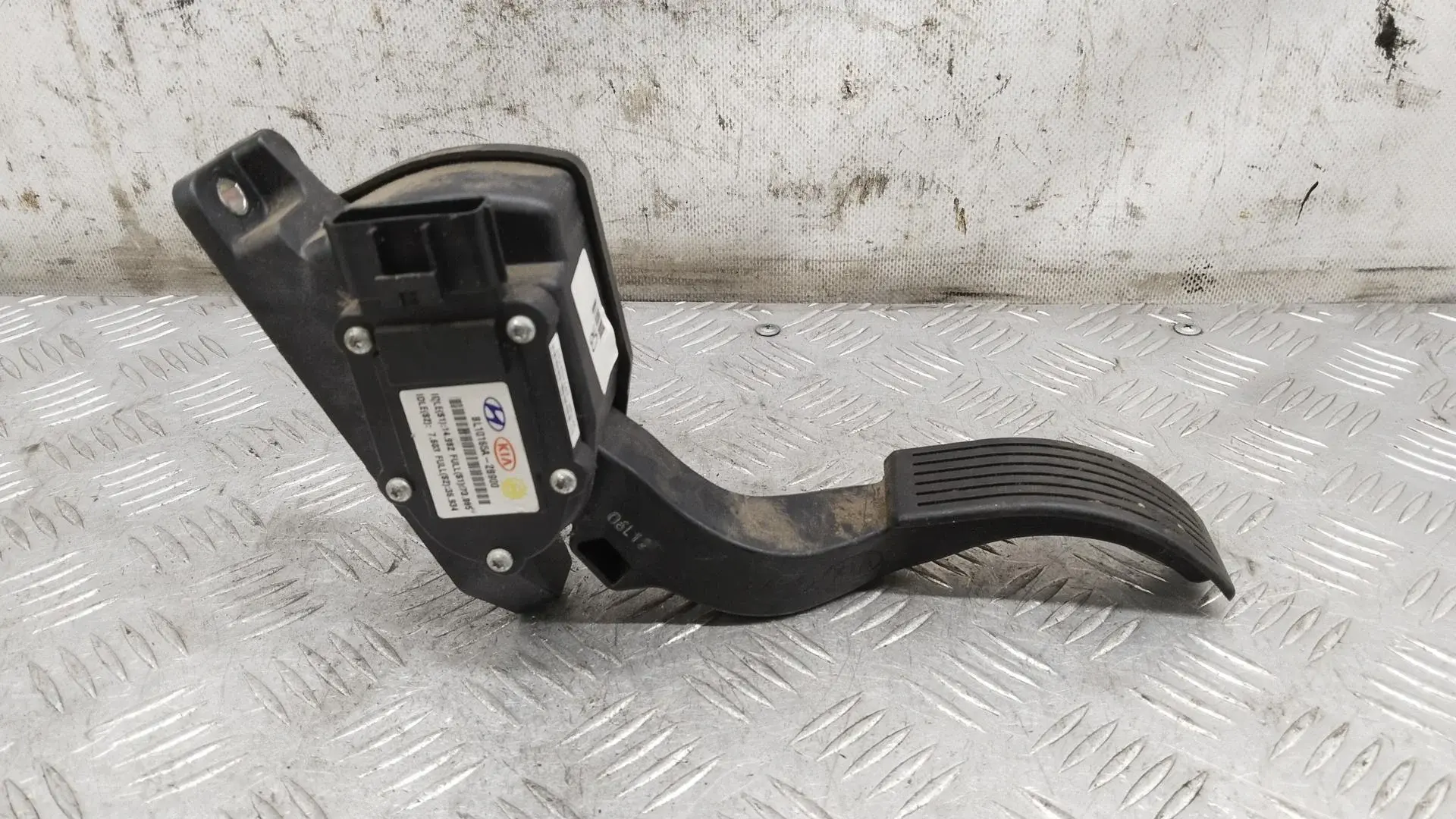 Педаль газа 327002P930