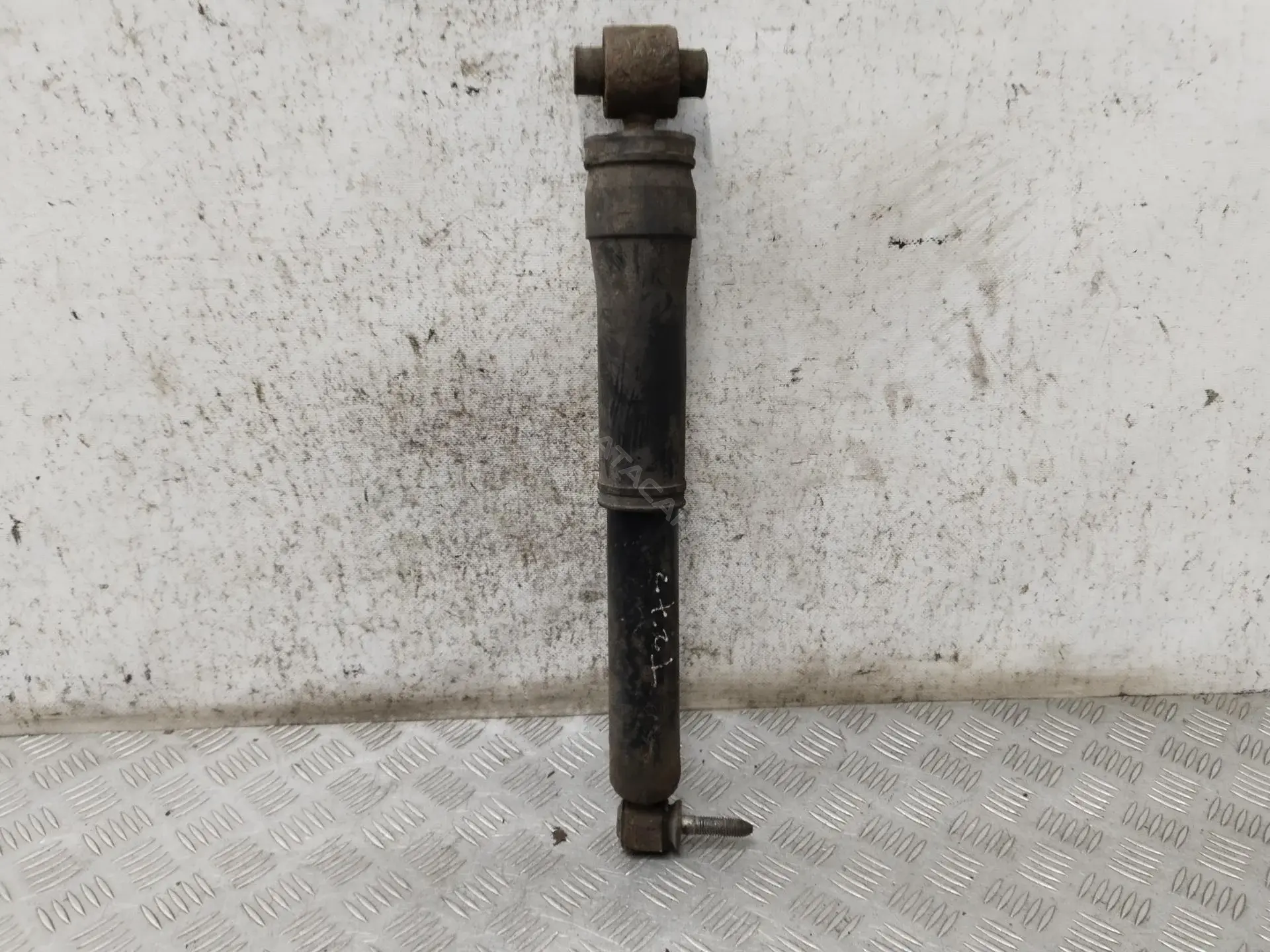 Амортизаторы 562108685R, G121015LR