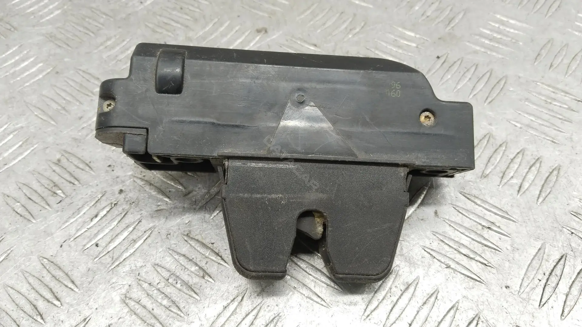Замок крышки багажника 871986