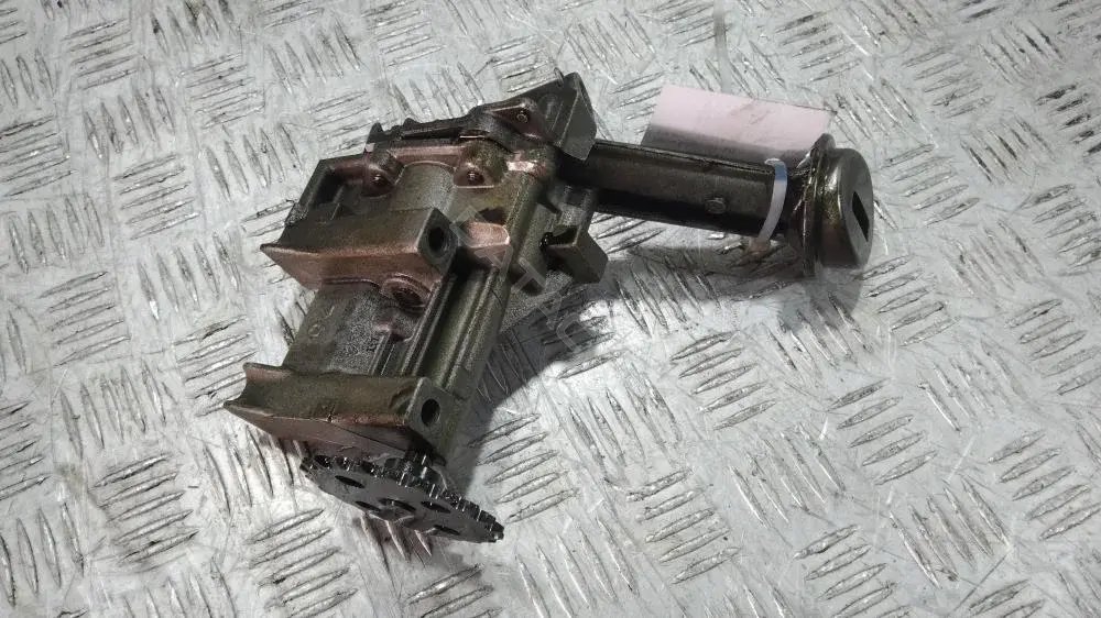 Масляный насос 8200307174