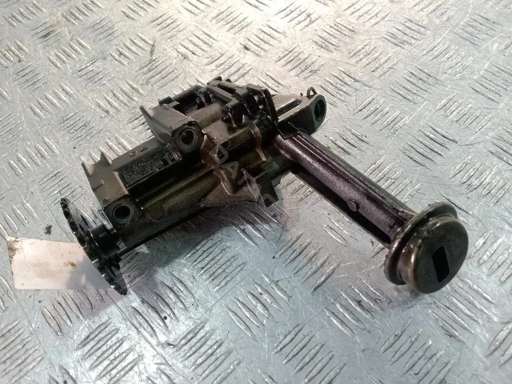 Масляный насос 8200307174