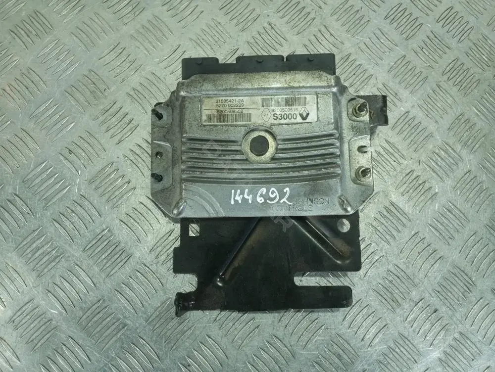 Блок управления двигателем 8200509516