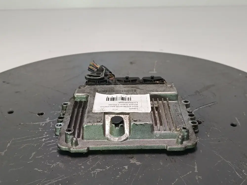 Блок управления двигателем 8200391966