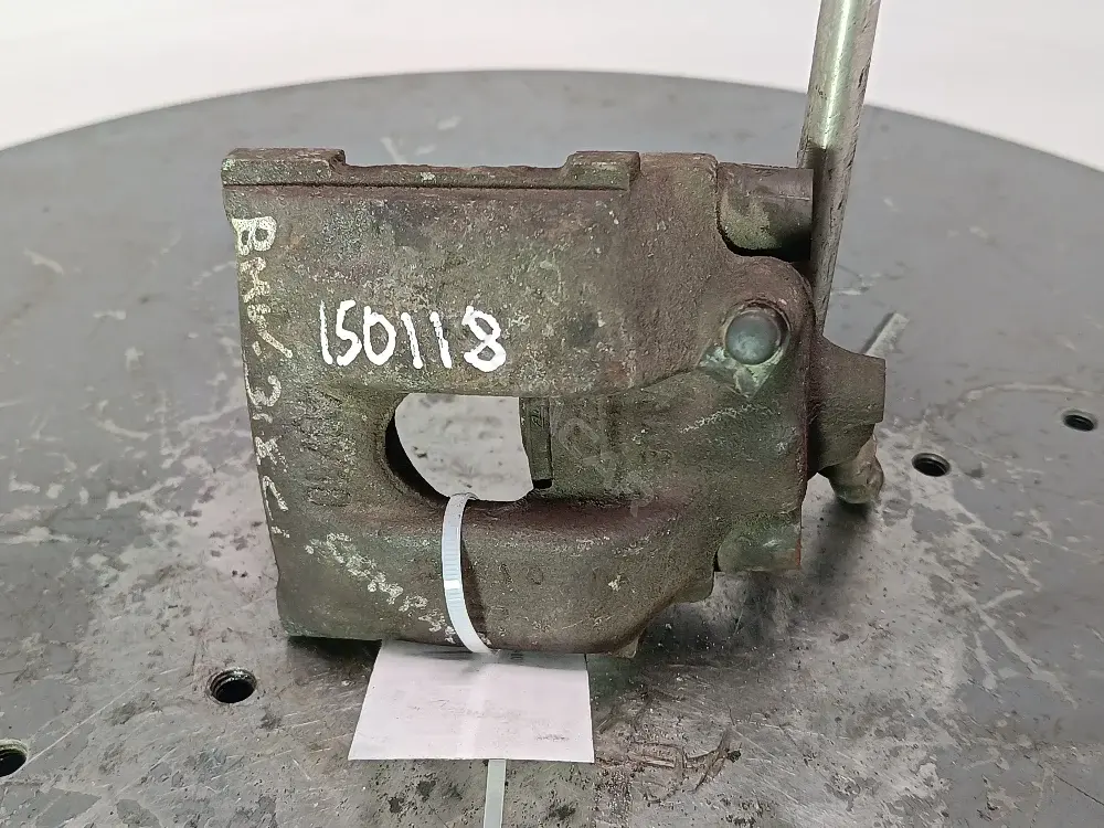 Суппорт тормозной 34216758135