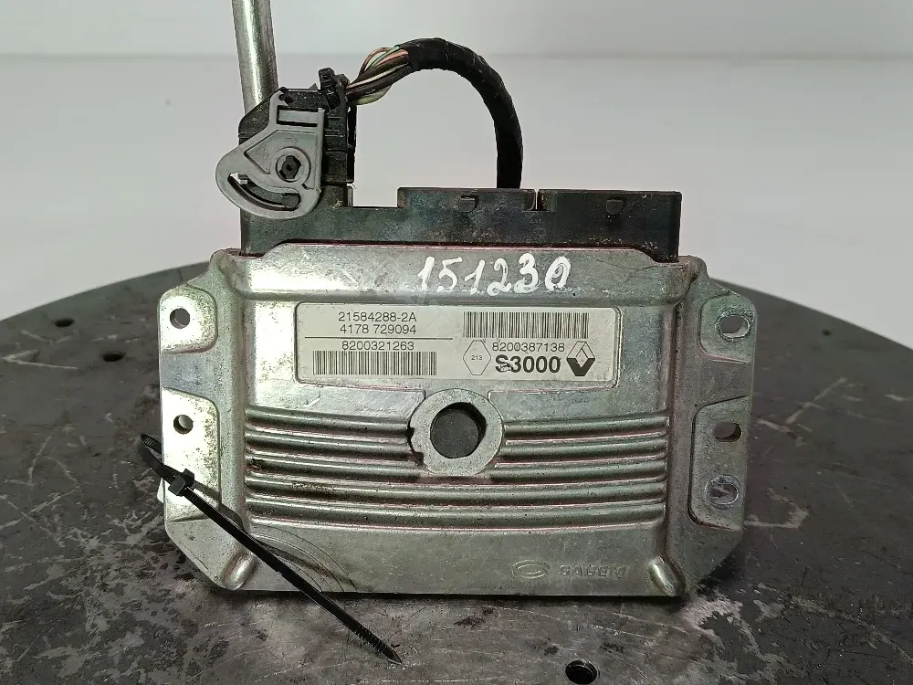 Блок управления двигателем 8200321263