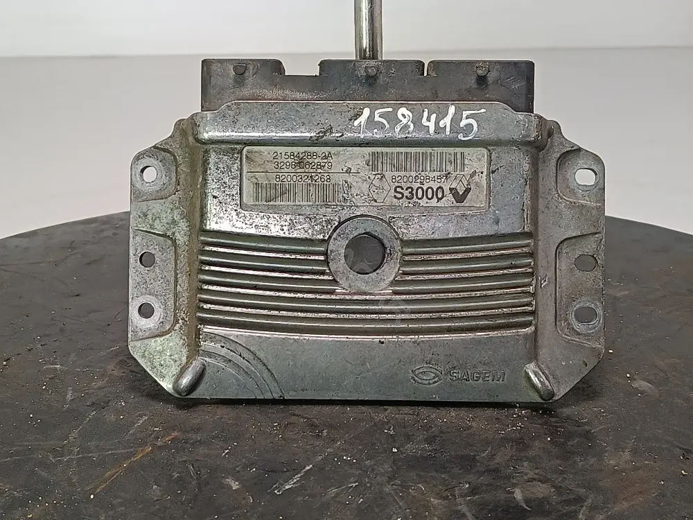Блок управления двигателем 8200298457