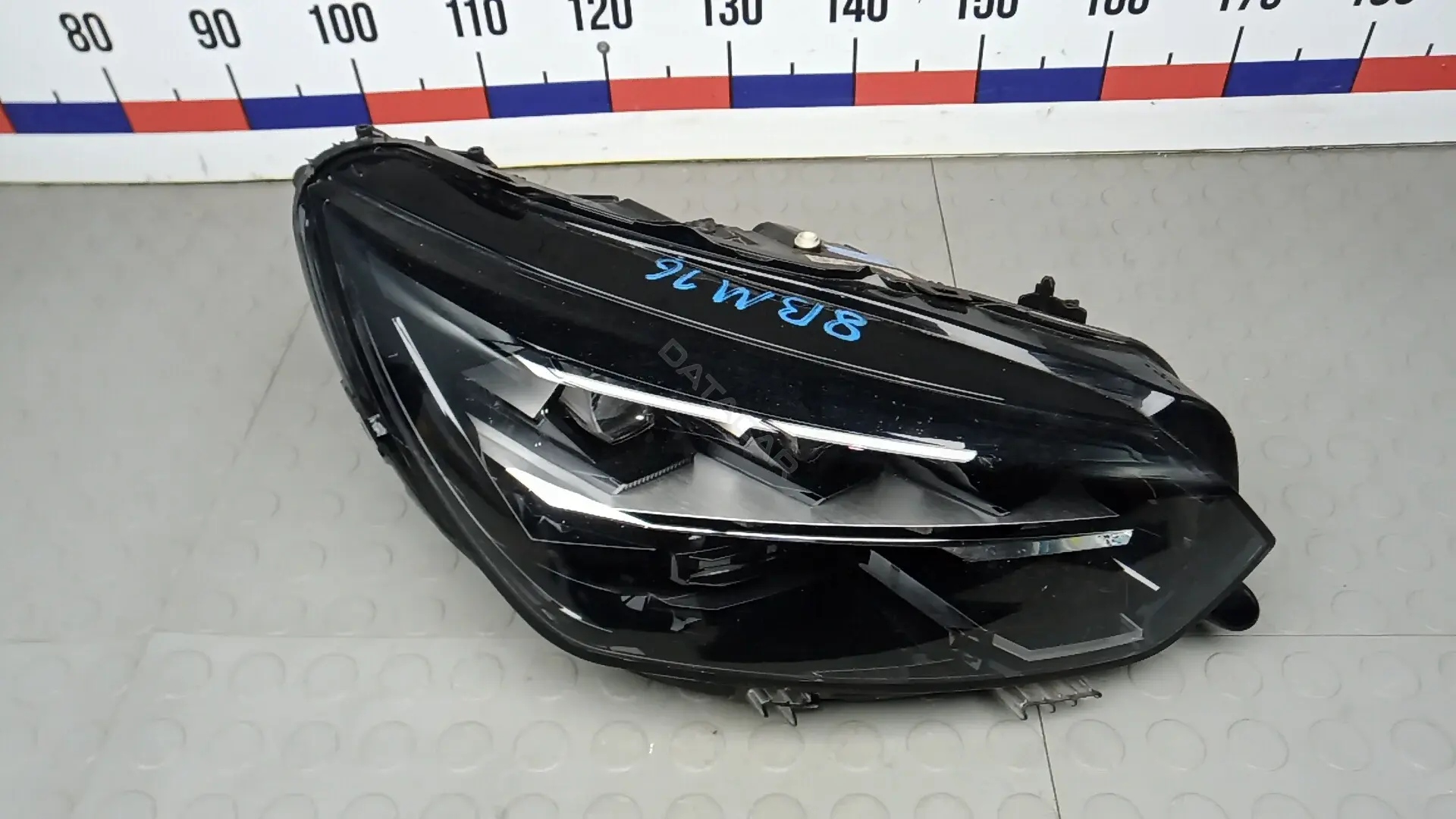 Фары 8BM16MU01