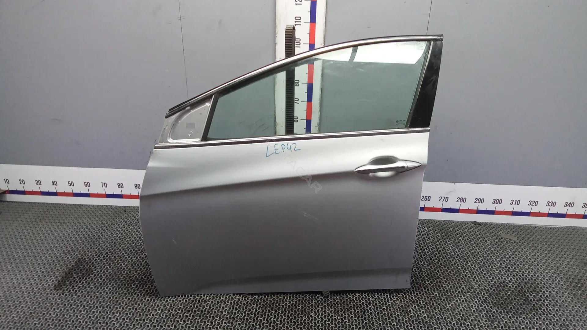 Дверь 760033Z000