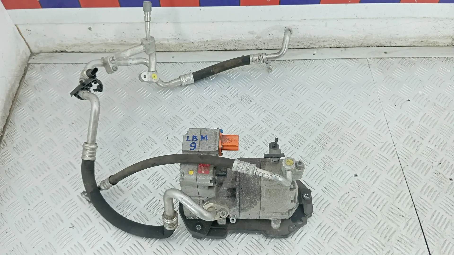 Компрессор кондиционера 1EA820807B