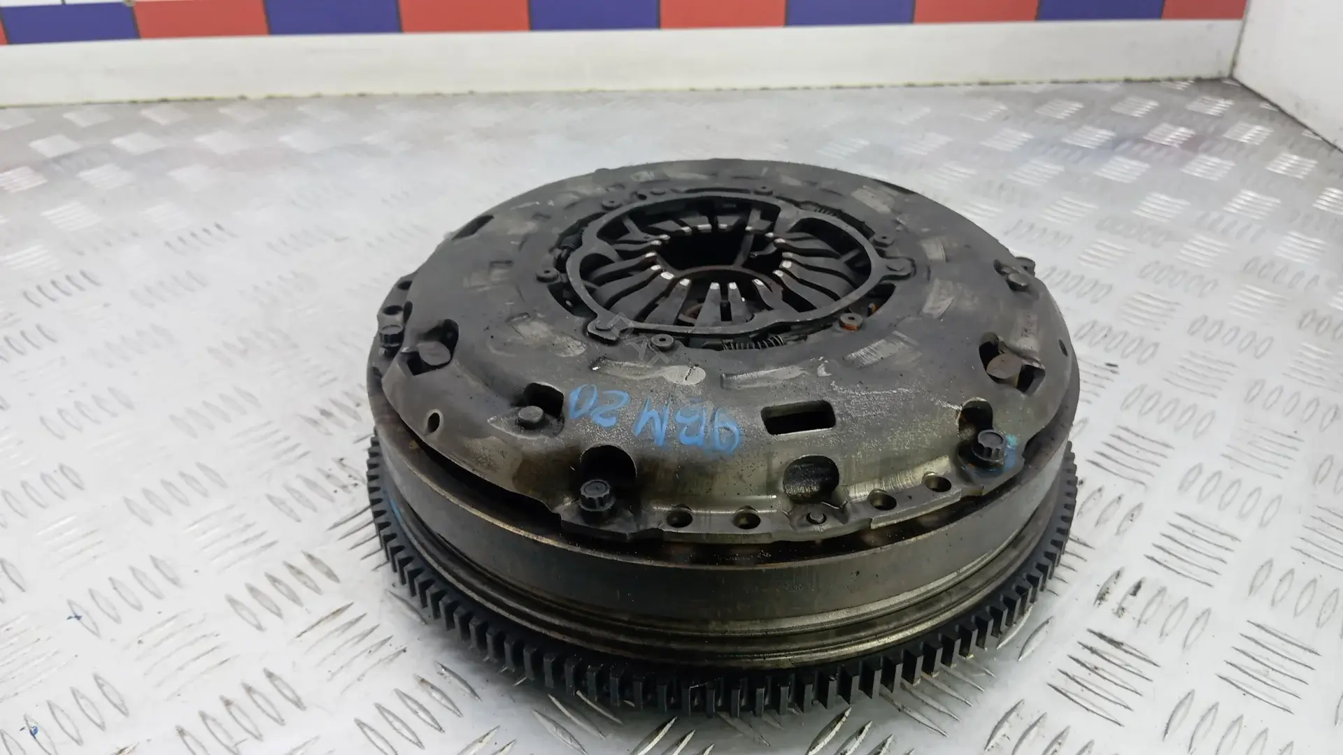 Маховик 9BM20A401