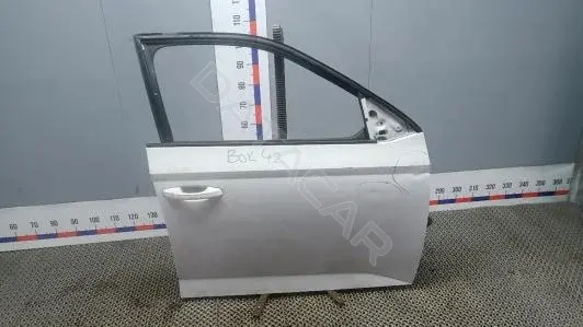 Дверь 6V0831056A
