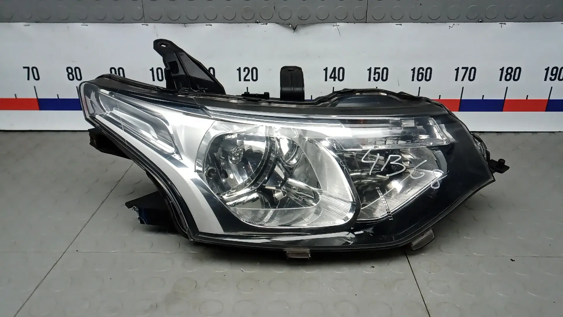Фары 8301C200