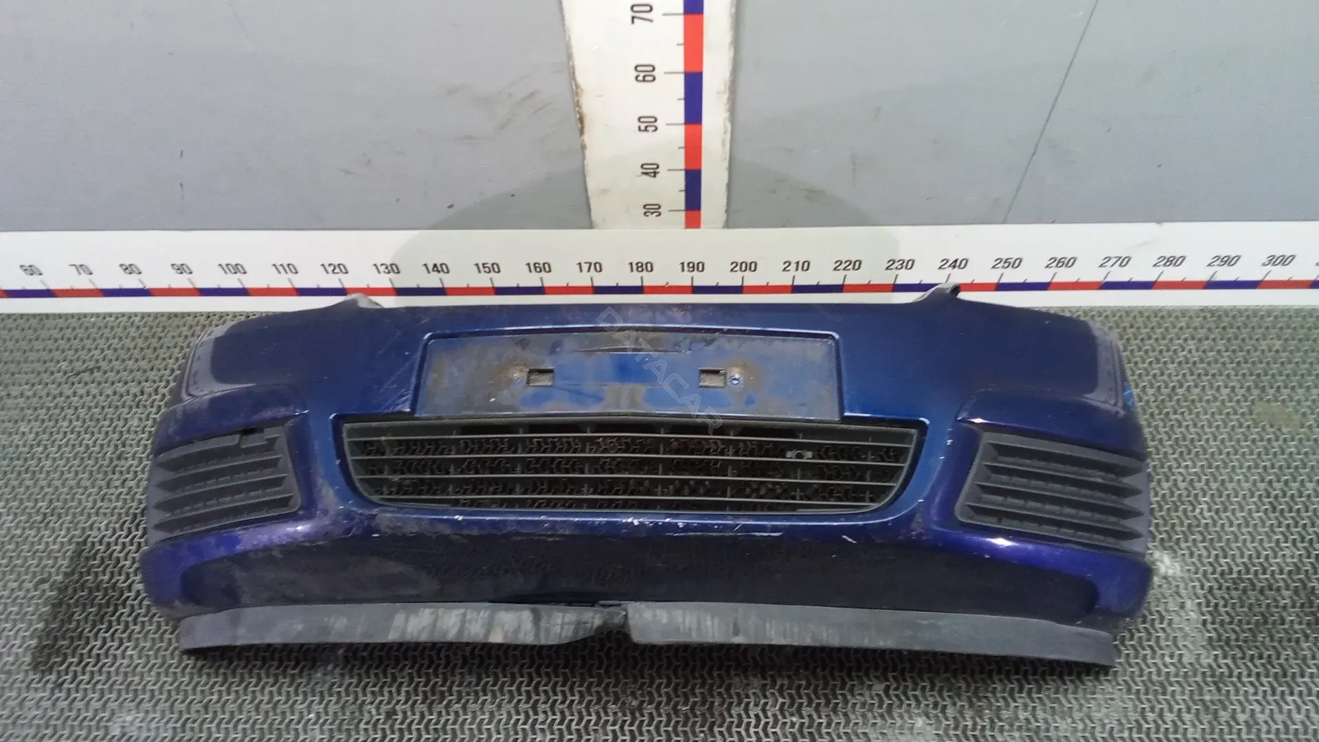 Передний бампер LEP38G501