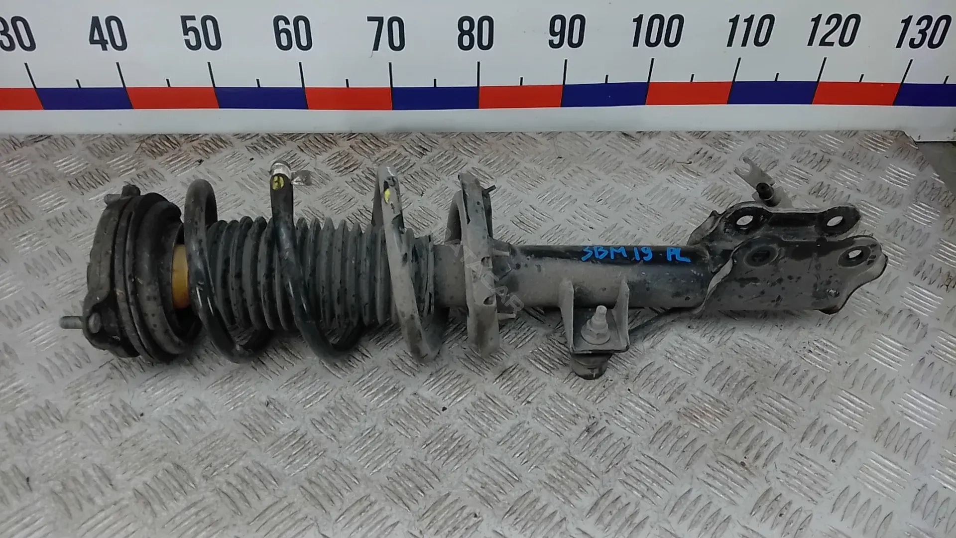 Стойка передняя 3BM19K501