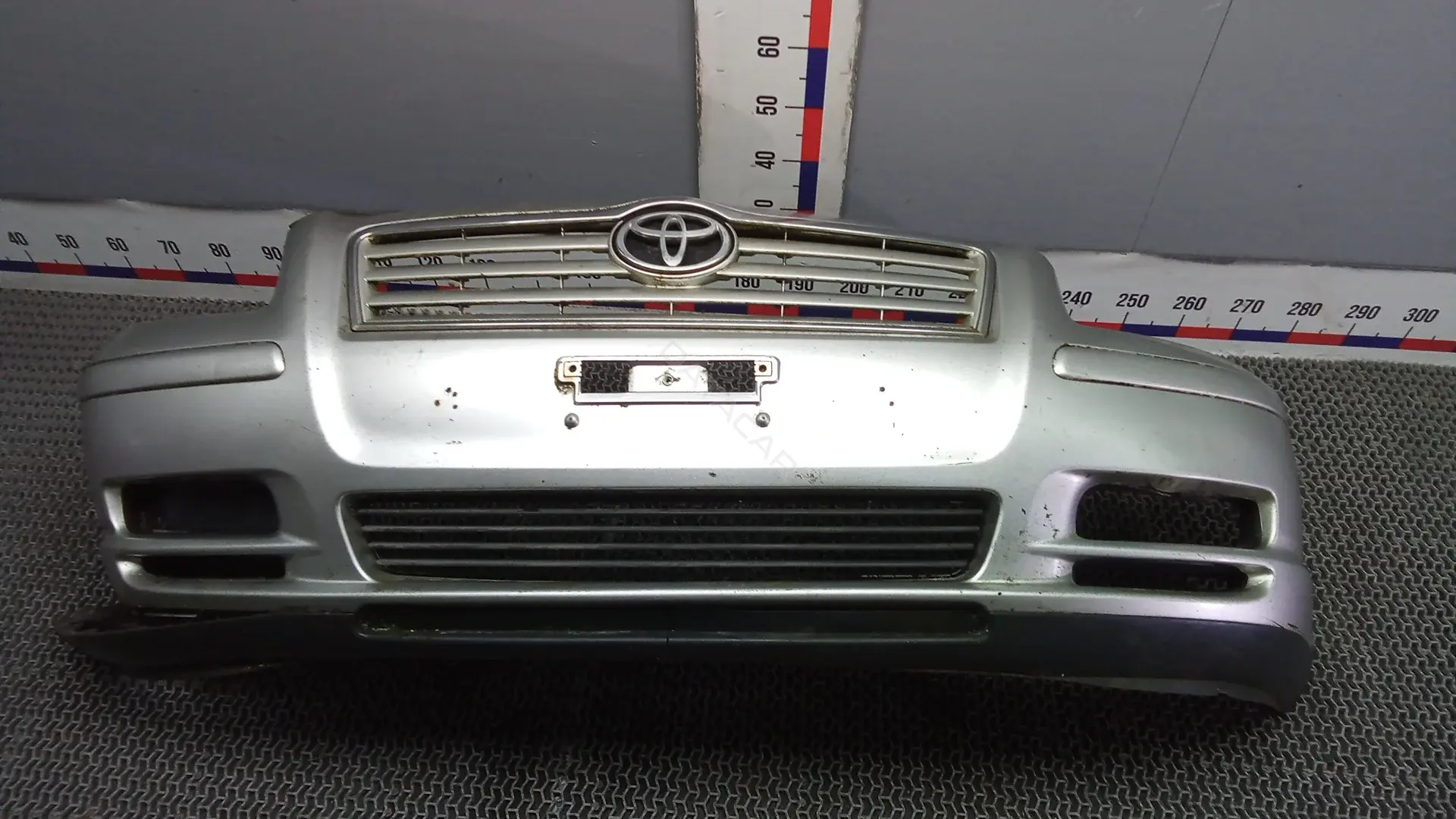 Передний бампер LOK35G501