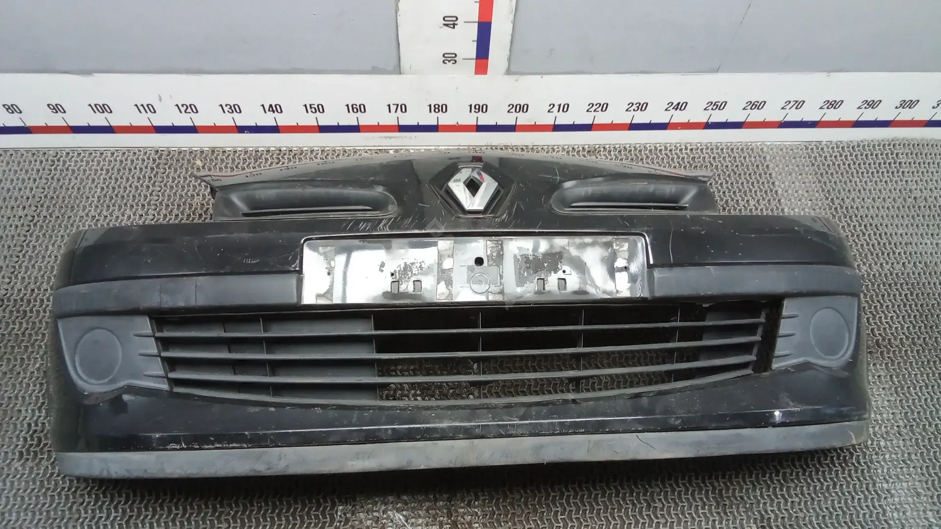 Передний бампер POK32G501