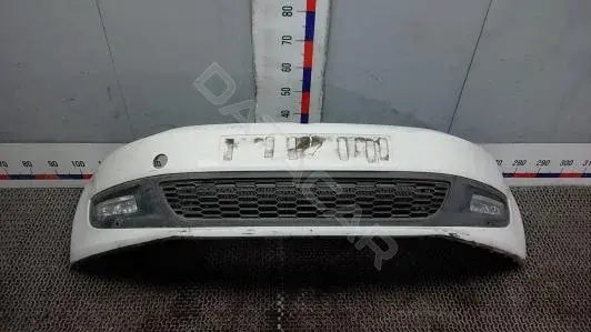 Передний бампер UOK20G501