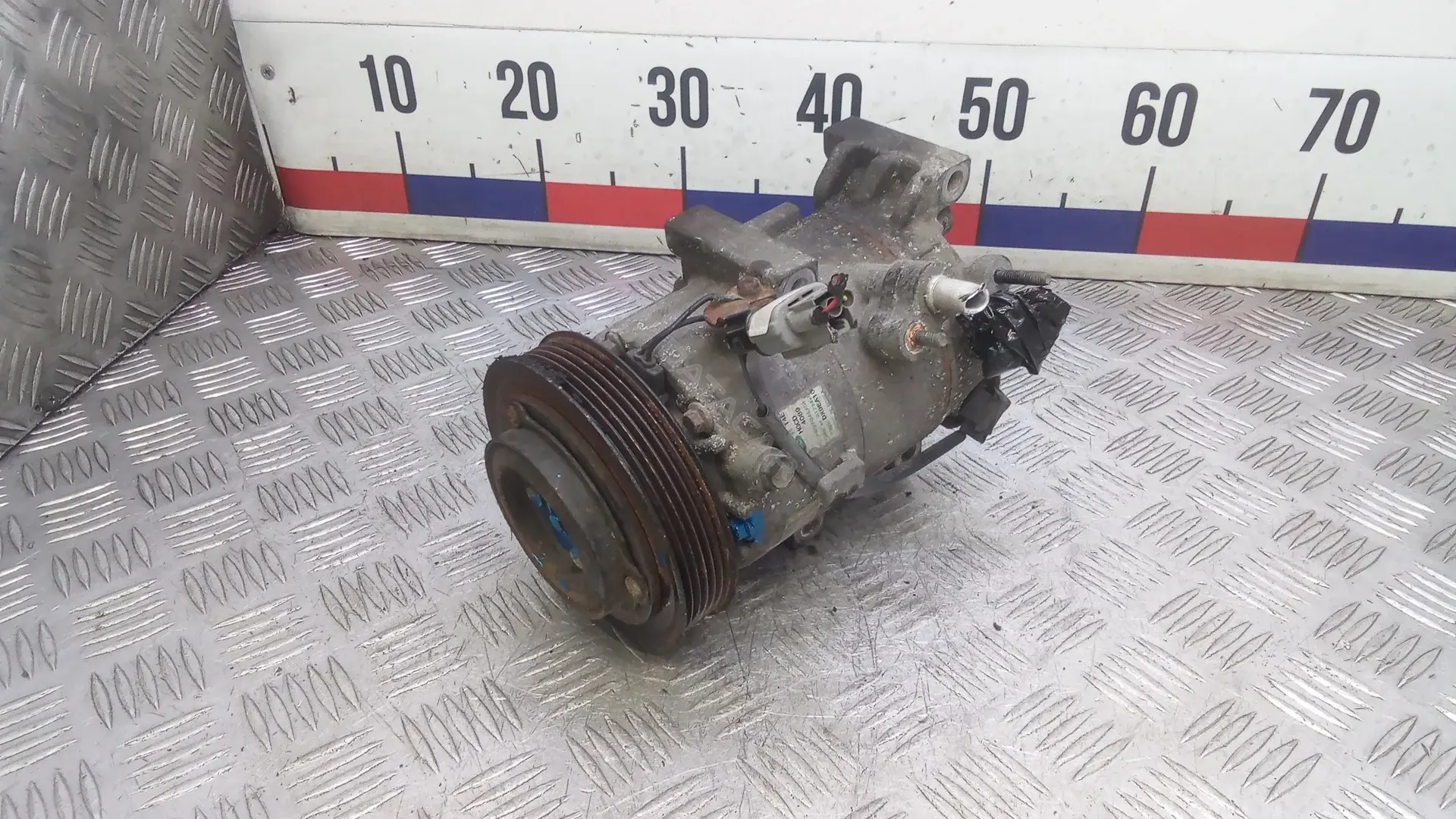 Компрессор кондиционера 977012Y600