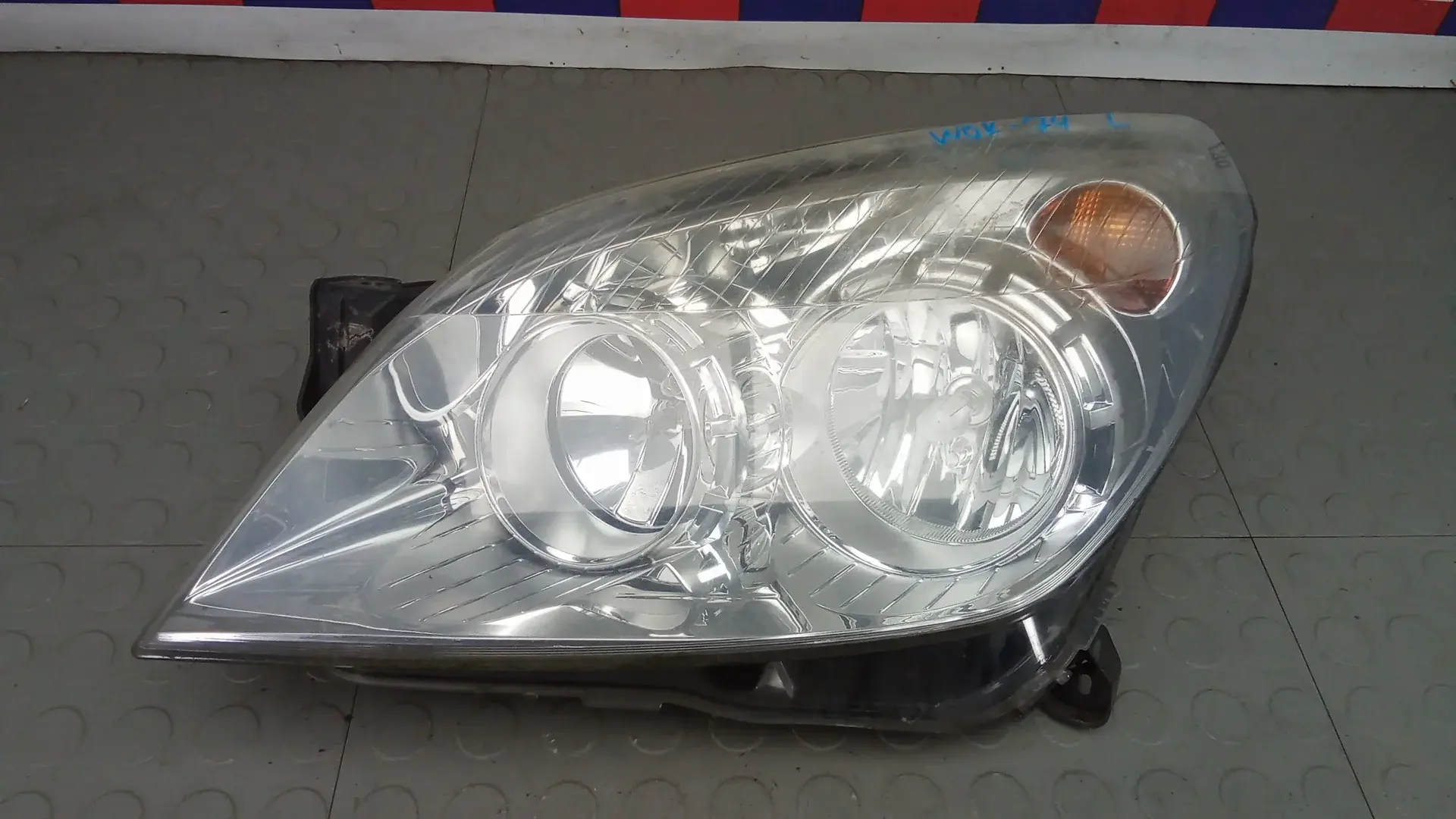 Фары WOK74MR01