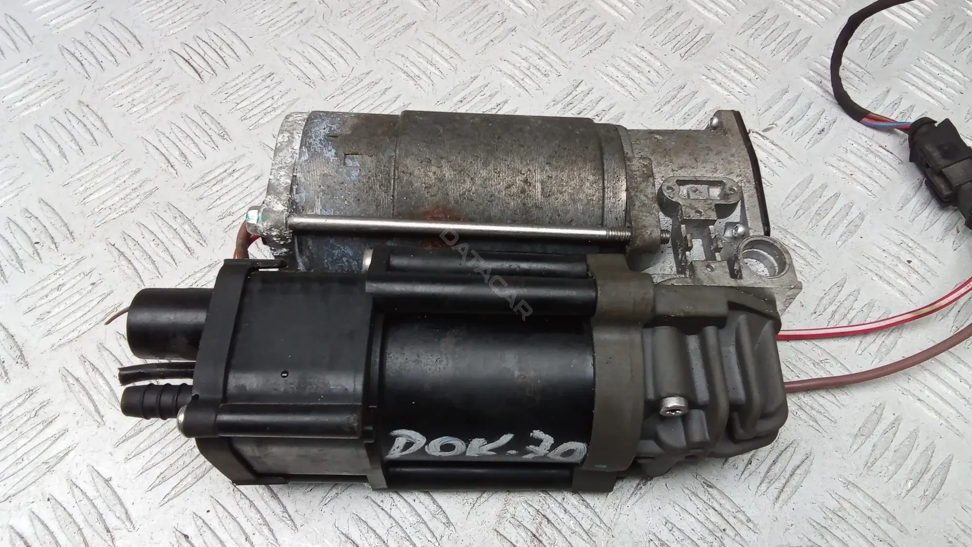Компрессор пневмоподвески DOK70QN01