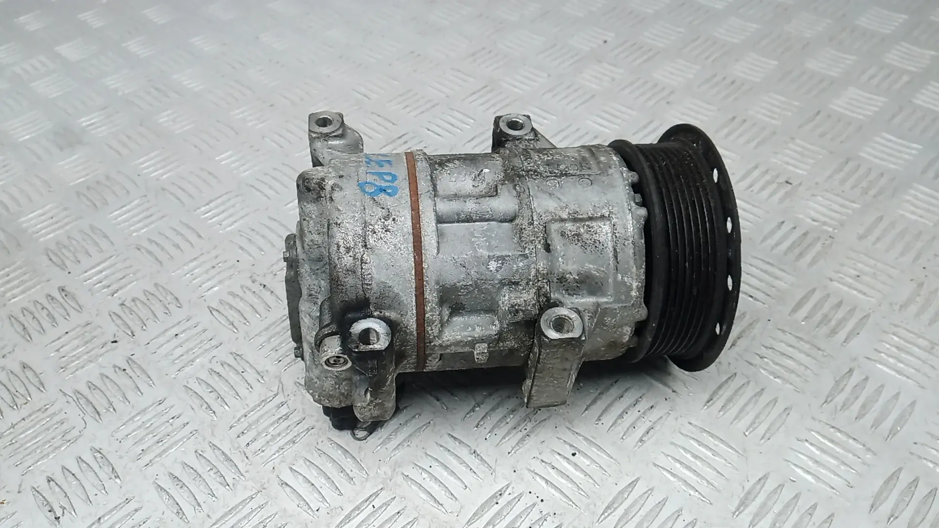 Компрессор кондиционера Toyota 8831042250