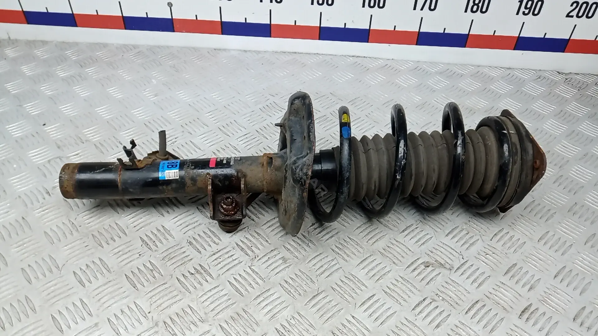 Амортизаторы 8BM24N801