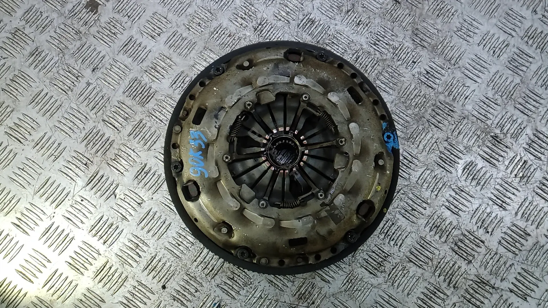 Маховик 9OK33A401