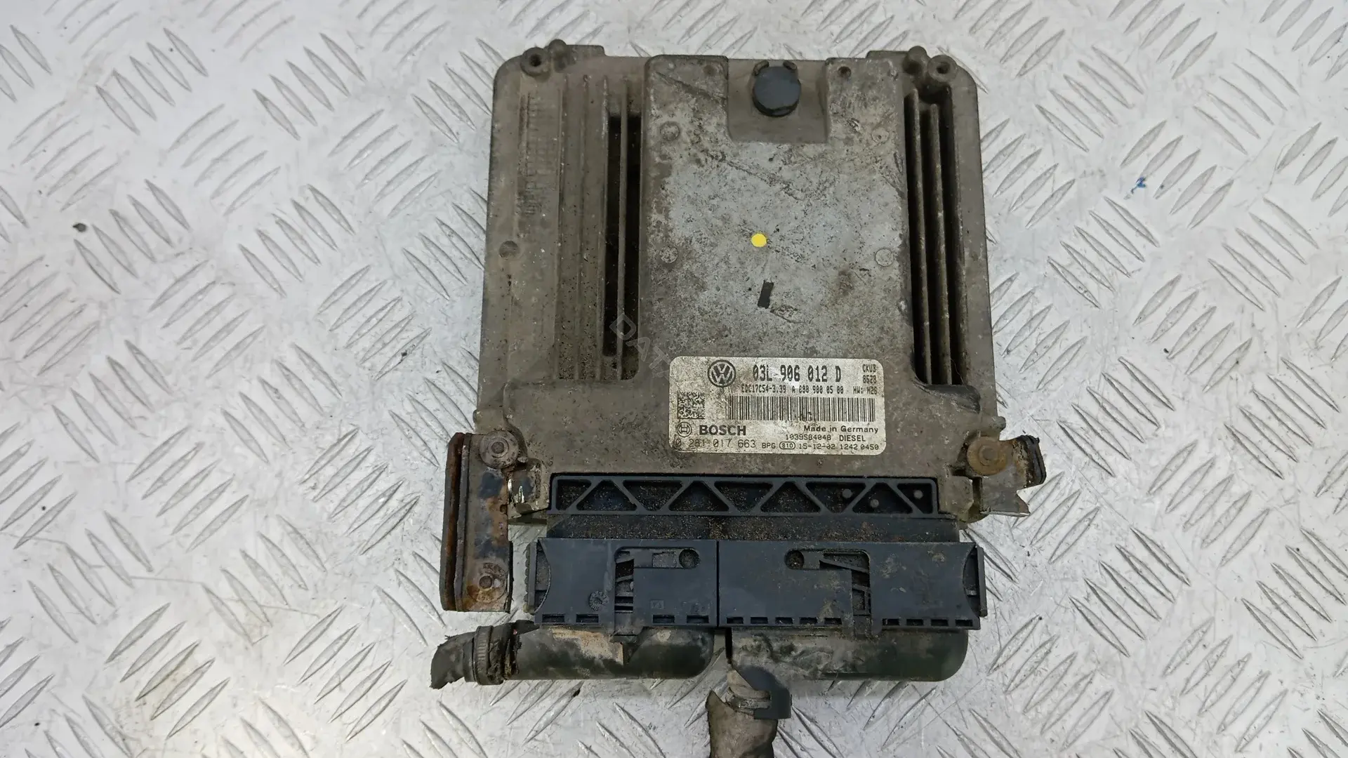 Блок управления двигателем 0281017663, 03L906012D