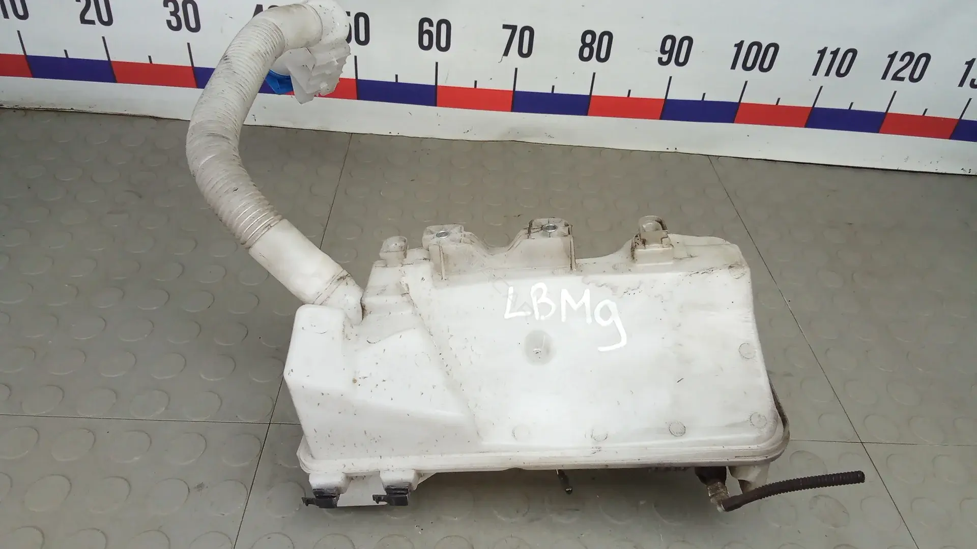 Бачок омывателя LBM09NL01