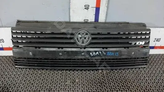 Решетка радиатора 8BM13QF01