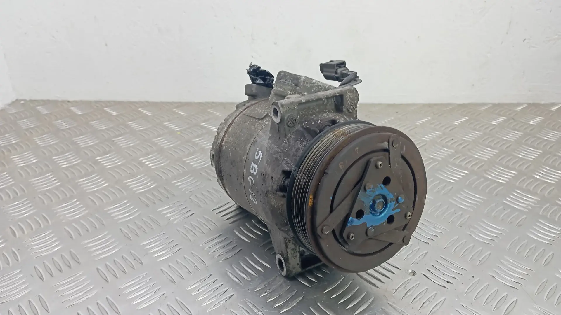 Компрессор кондиционера 92600BB60A
