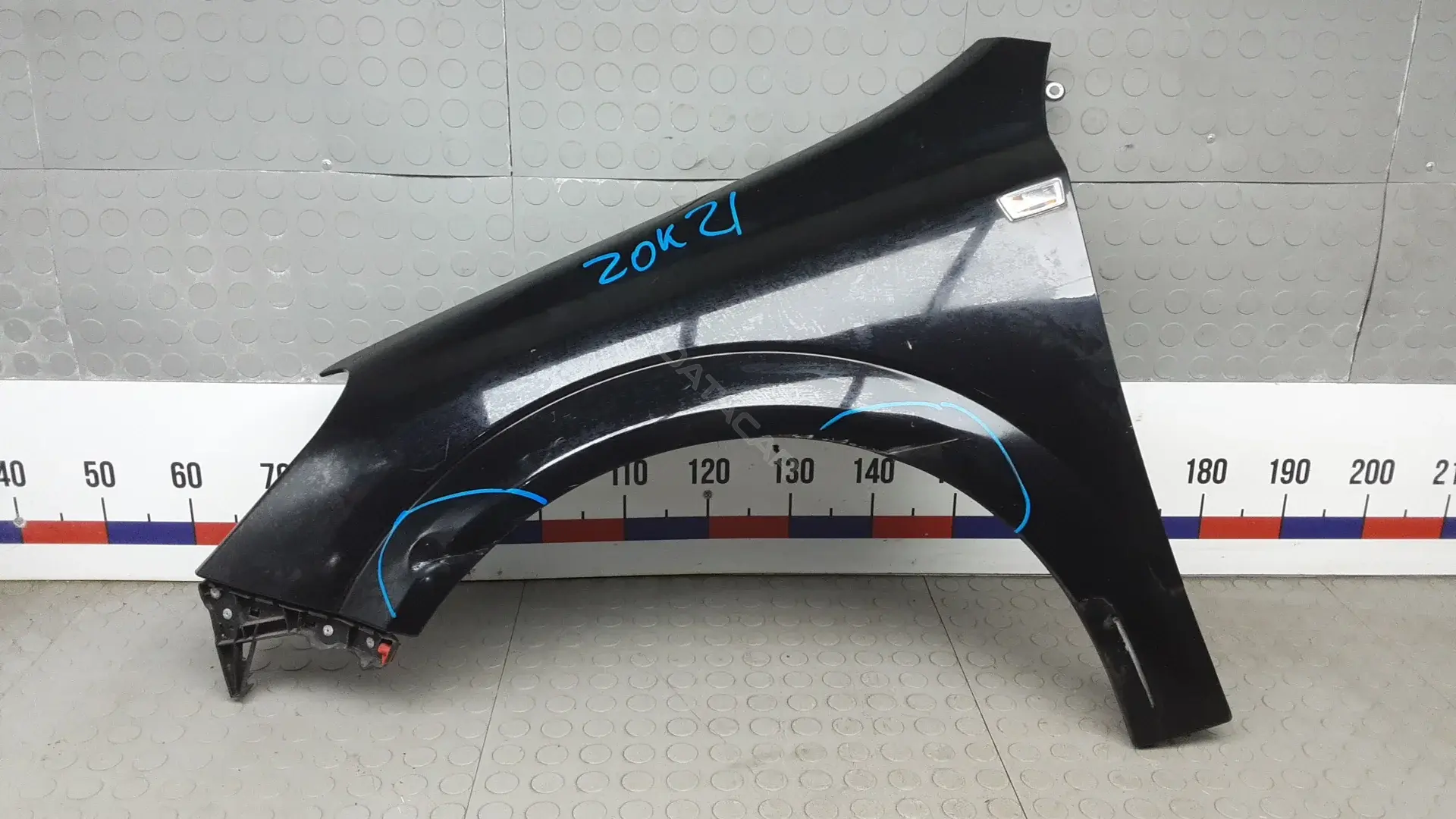 Крыло переднее ZOK21D901
