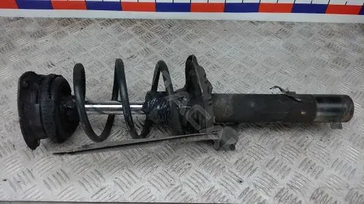 Стойка передняя 5Q0411105EQ, 5Q0412331E, 5Q3413031K