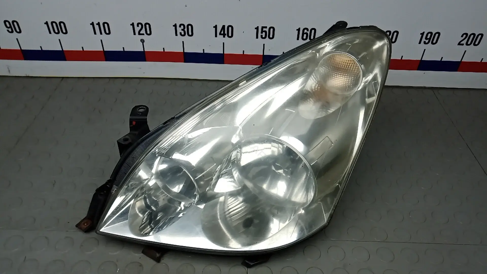 Фары UOK77MR01