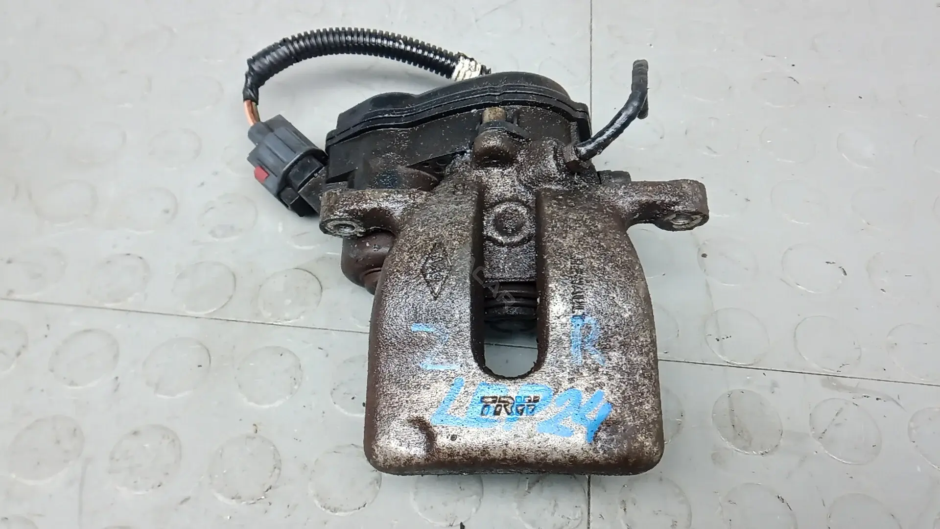 Скоба суппорта LEP240P01
