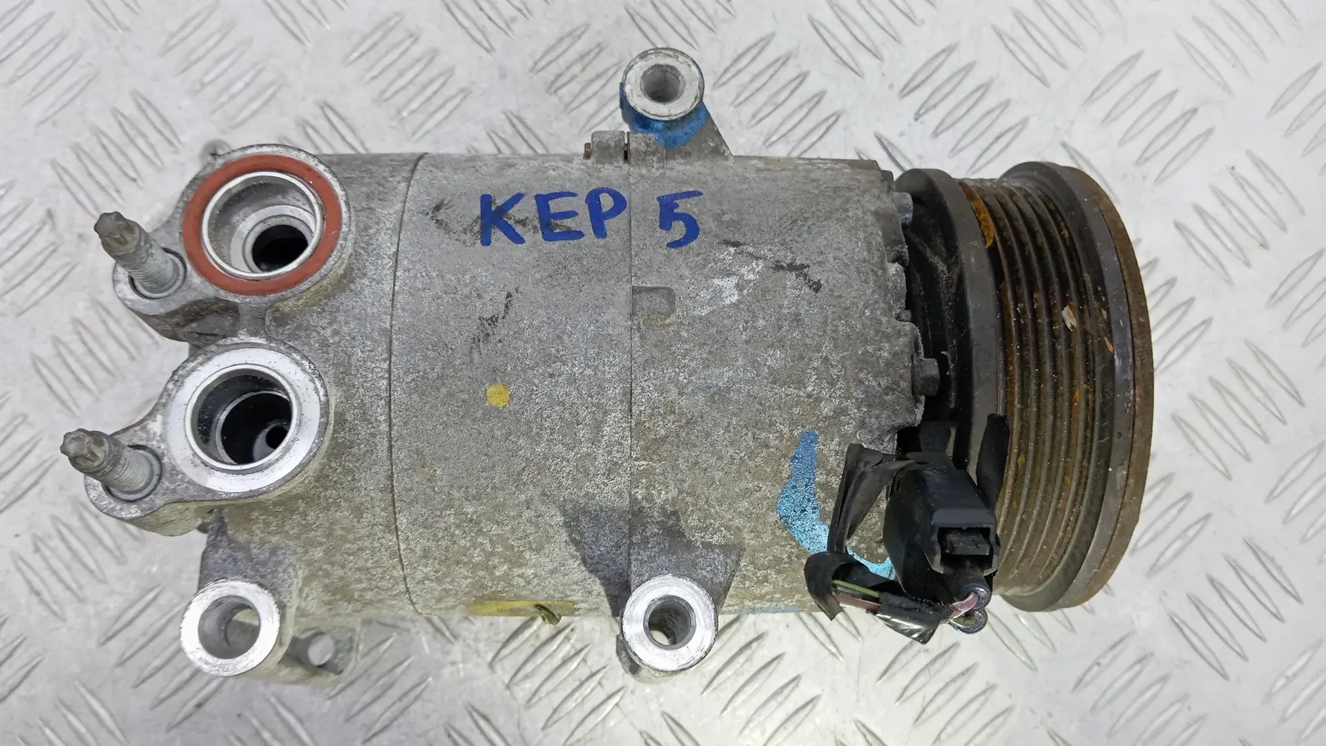 Компрессор кондиционера AV61-19D629CA